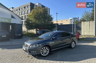 Седан Volkswagen Passat 2014 в Черновцах