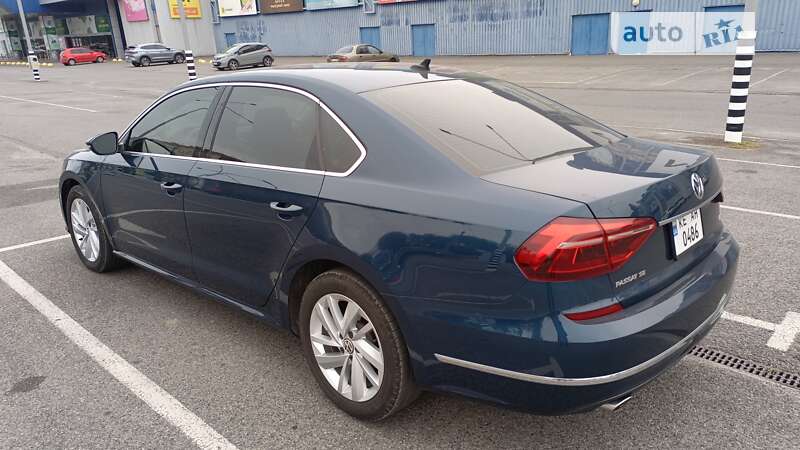 Седан Volkswagen Passat 2018 в Днепре