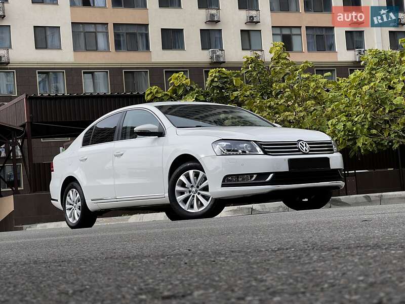 Седан Volkswagen Passat 2012 в Одесі