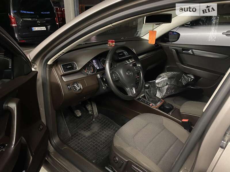 Универсал Volkswagen Passat 2011 в Львове