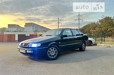 Седан Volkswagen Passat 1994 в Харкові