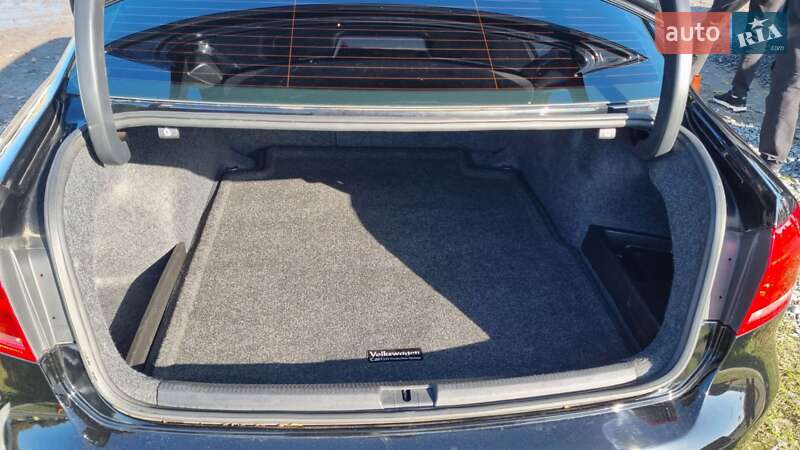 Седан Volkswagen Passat 2013 в Львове