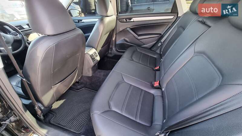 Седан Volkswagen Passat 2013 в Львове