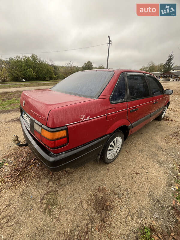 Седан Volkswagen Passat 1991 в Богуславе