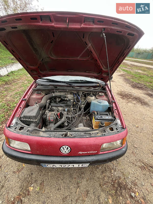 Седан Volkswagen Passat 1991 в Богуславе