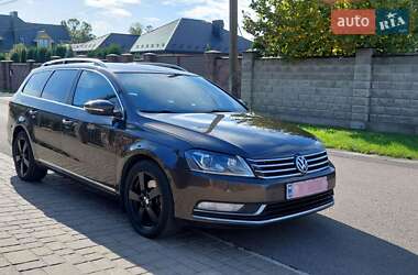 Універсал Volkswagen Passat 2012 в Рівному