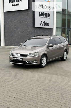 Универсал Volkswagen Passat 2011 в Хусте