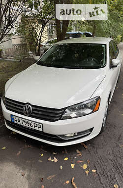 Седан Volkswagen Passat 2011 в Києві