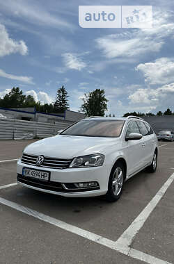 Універсал Volkswagen Passat 2011 в Рівному