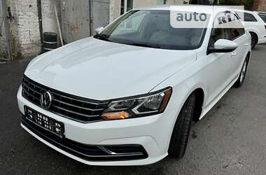 Седан Volkswagen Passat 2017 в Тернополі