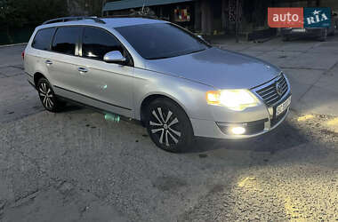 Универсал Volkswagen Passat 2005 в Теофиполе