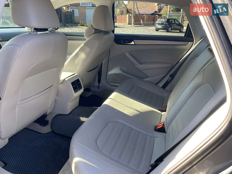 Седан Volkswagen Passat 2014 в Луцке