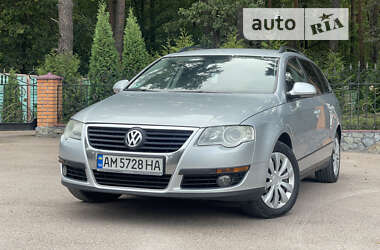 Універсал Volkswagen Passat 2010 в Житомирі