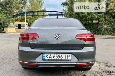 Седан Volkswagen Passat 2016 в Києві