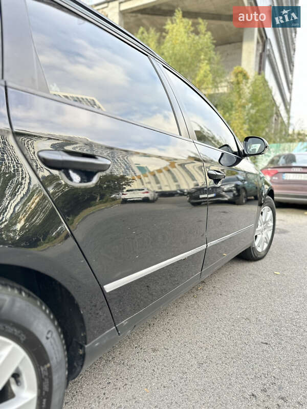 Универсал Volkswagen Passat 2010 в Киеве