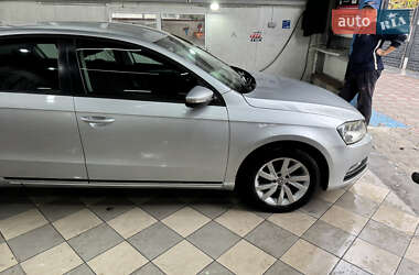 Седан Volkswagen Passat 2011 в Львове