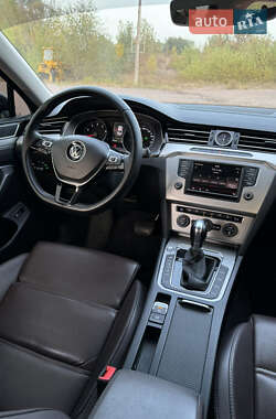 Седан Volkswagen Passat 2015 в 
