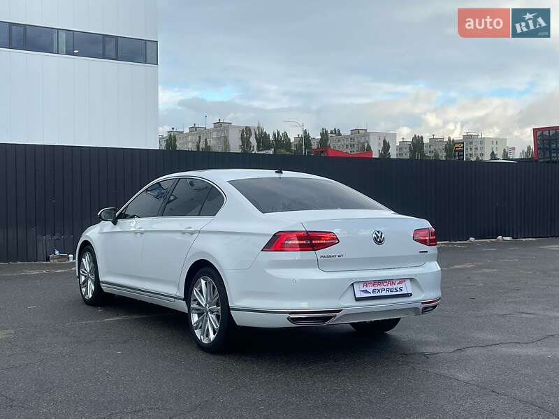 Седан Volkswagen Passat 2018 в Киеве