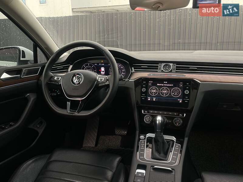 Седан Volkswagen Passat 2018 в Киеве