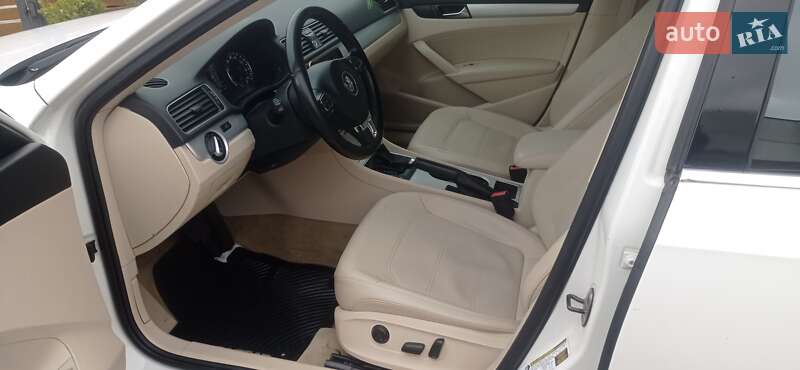 Седан Volkswagen Passat 2012 в Львове
