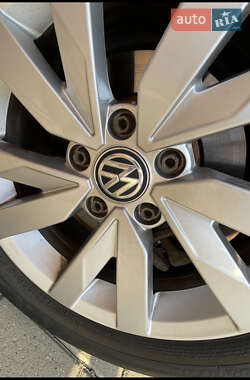 Седан Volkswagen Passat 2011 в Львове