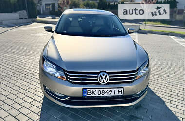 Седан Volkswagen Passat 2014 в Киеве