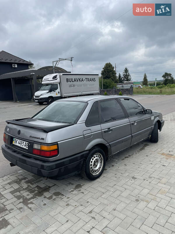 Седан Volkswagen Passat 1989 в Ровно