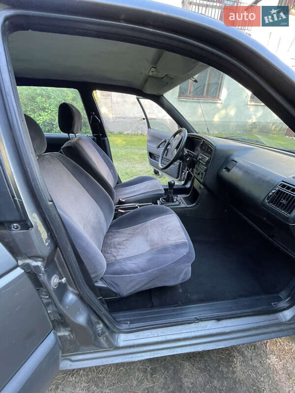 Седан Volkswagen Passat 1989 в Ровно