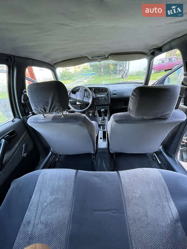 Седан Volkswagen Passat 1989 в Ровно