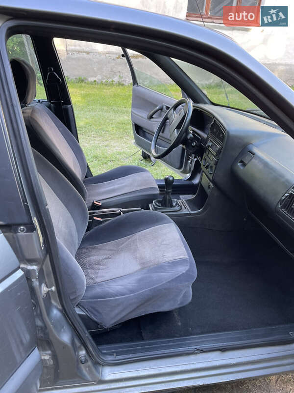 Седан Volkswagen Passat 1989 в Ровно