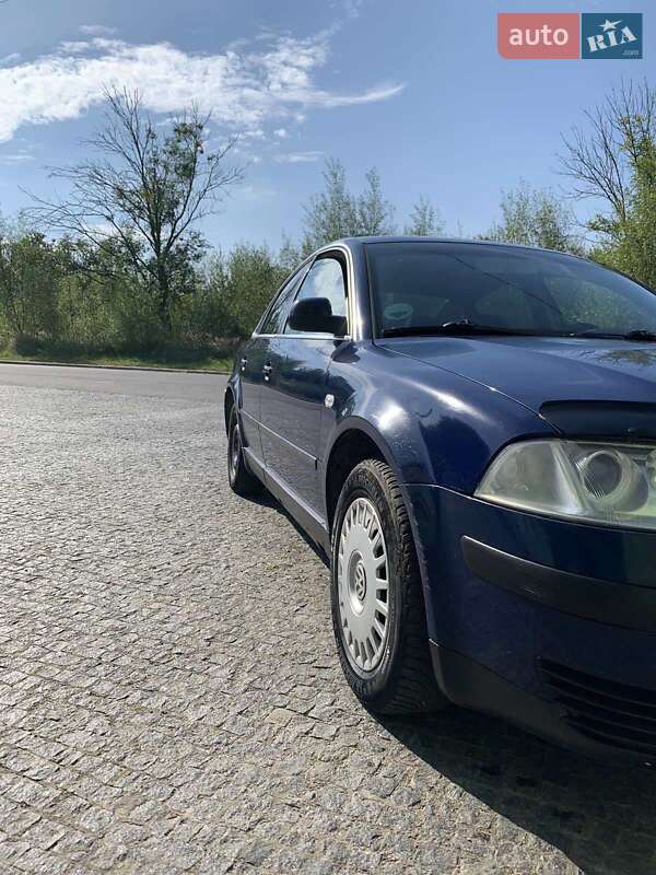 Седан Volkswagen Passat 2002 в Стебнику