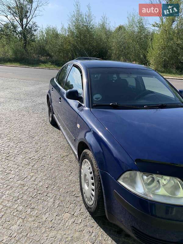 Седан Volkswagen Passat 2002 в Стебнику