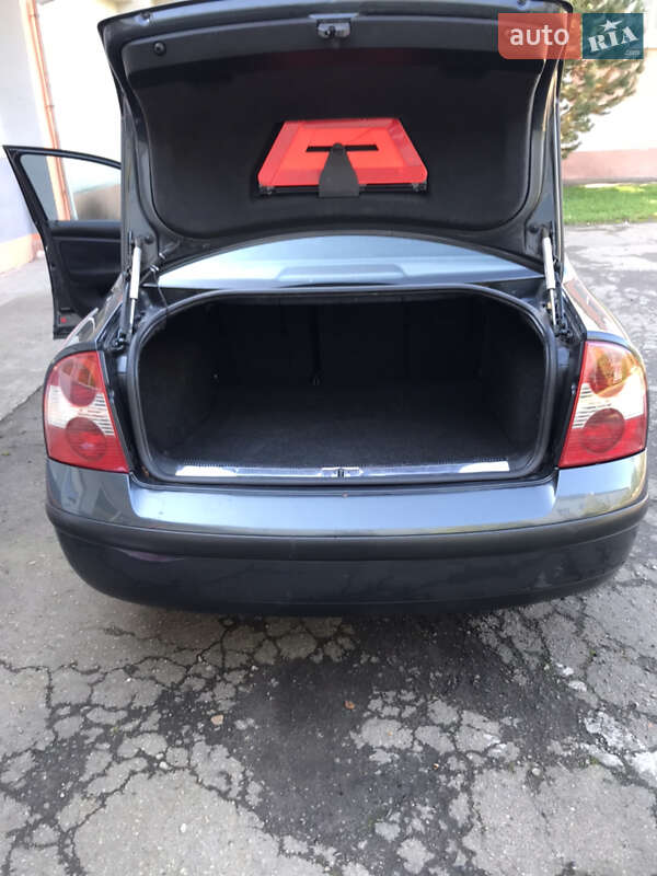 Седан Volkswagen Passat 2001 в Калуше