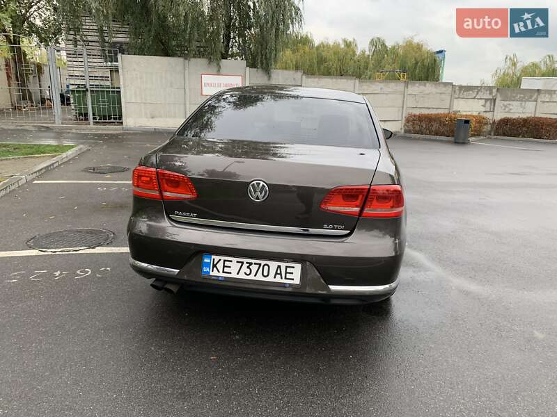 Седан Volkswagen Passat 2012 в Днепре