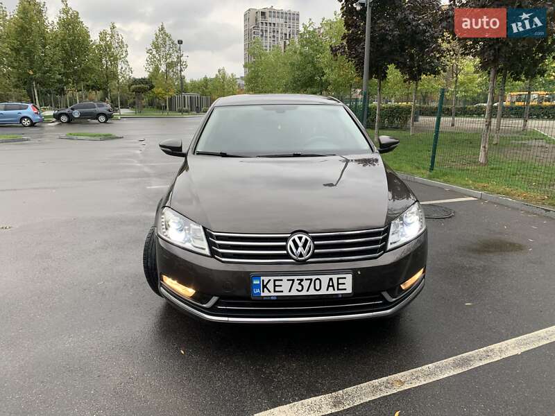 Седан Volkswagen Passat 2012 в Днепре