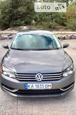 Седан Volkswagen Passat 2011 в Києві