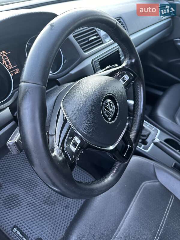 Седан Volkswagen Passat 2017 в Черновцах