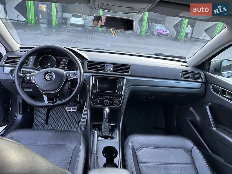 Седан Volkswagen Passat 2017 в Черновцах