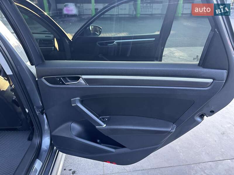 Седан Volkswagen Passat 2017 в Черновцах