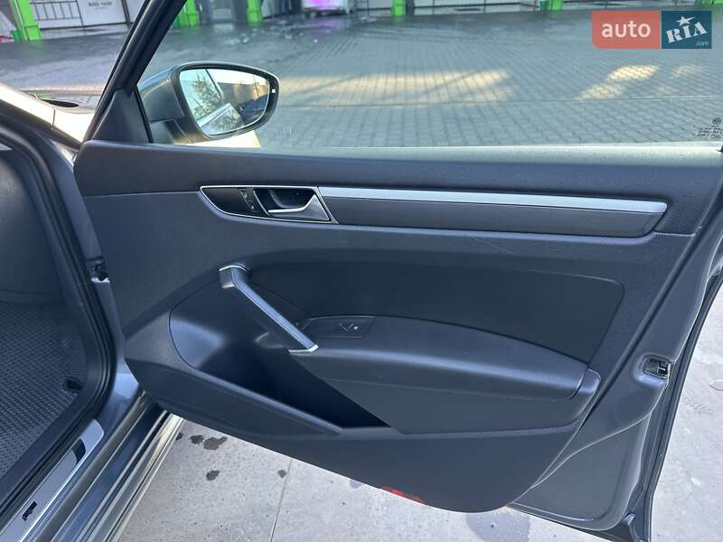 Седан Volkswagen Passat 2017 в Черновцах