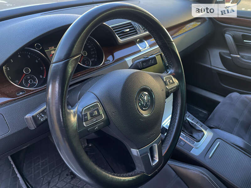 Седан Volkswagen Passat 2011 в Києві