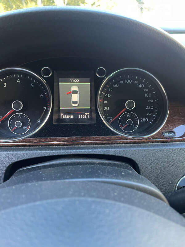 Седан Volkswagen Passat 2011 в Києві