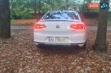 Седан Volkswagen Passat 2015 в 