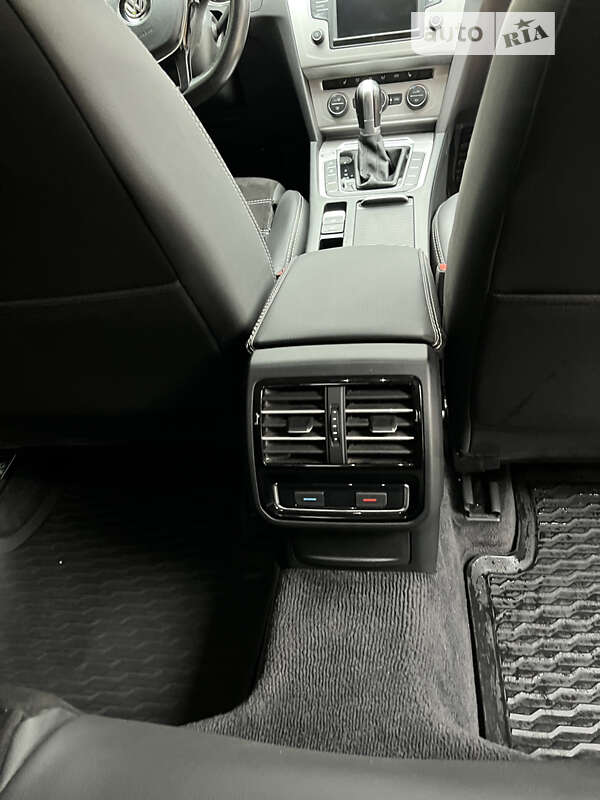 Седан Volkswagen Passat 2016 в Гадяче