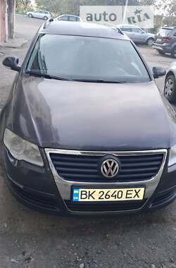 Универсал Volkswagen Passat 2010 в Ровно