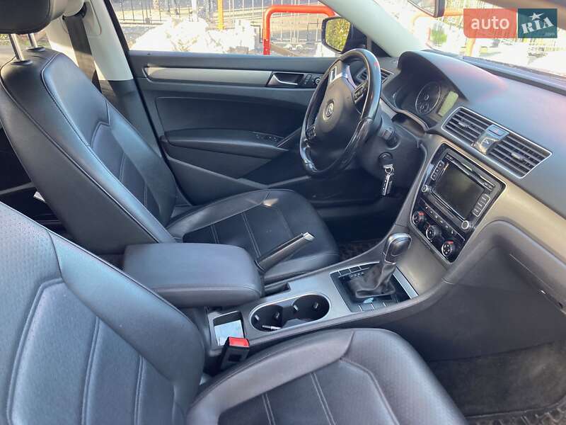 Седан Volkswagen Passat 2015 в Львове