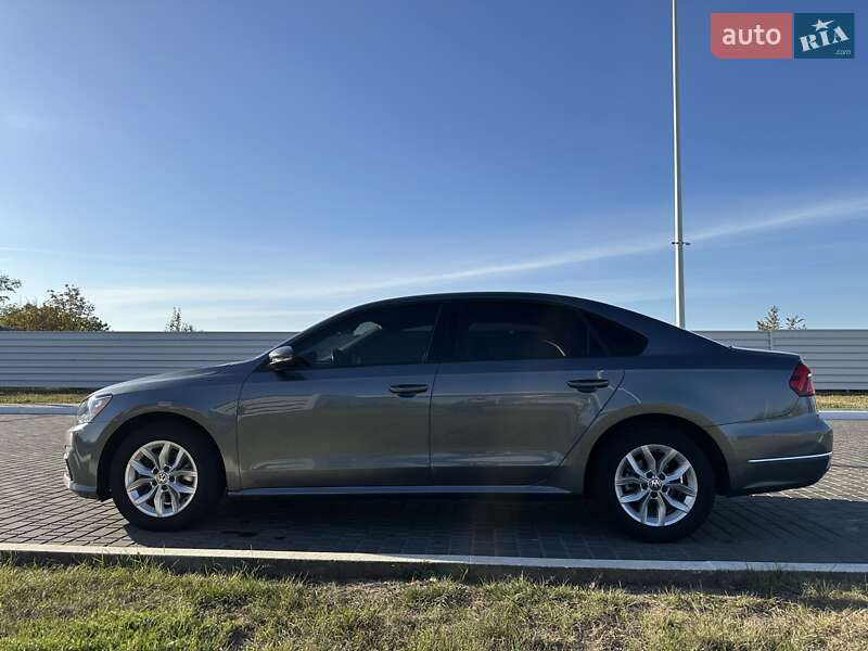 Седан Volkswagen Passat 2018 в Николаеве