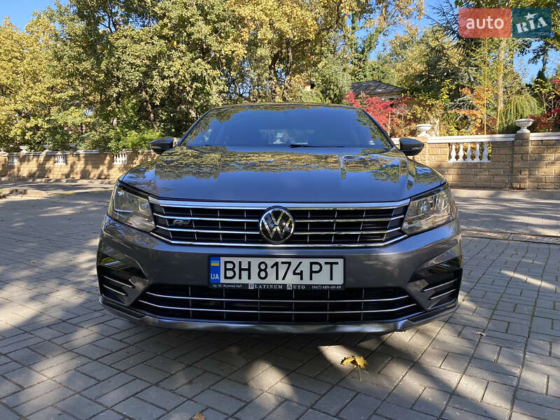 Седан Volkswagen Passat 2018 в Одессе