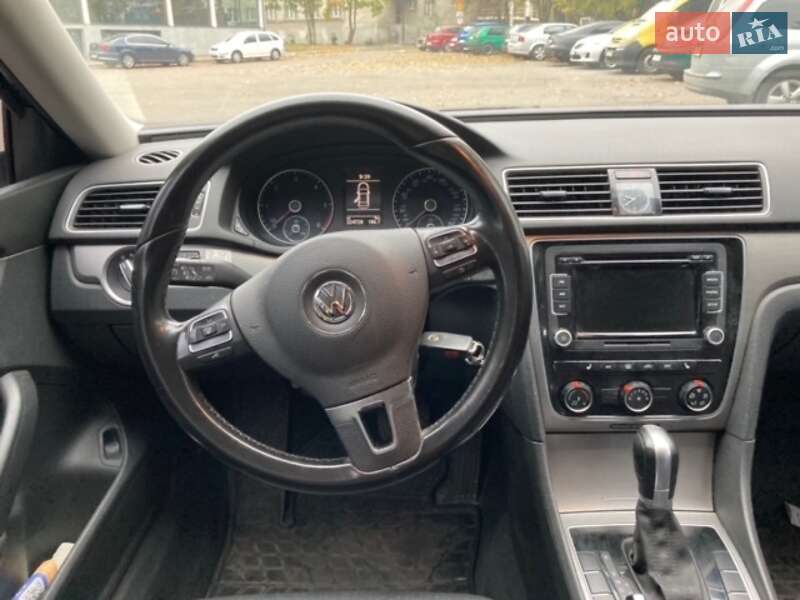 Седан Volkswagen Passat 2015 в Львове
