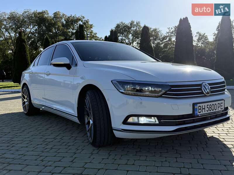 Седан Volkswagen Passat 2016 в Одессе